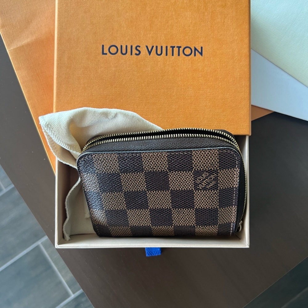Like New Louis Vuitton Zippy Coin Purse